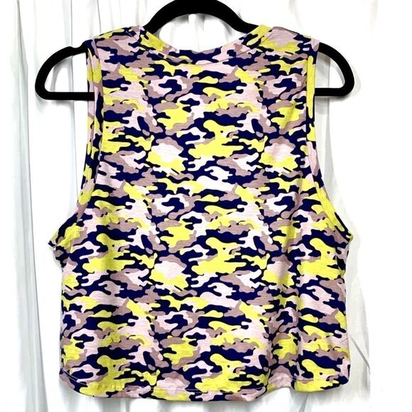 Fabletics Janis Crop Muscle Tank Camo Print Women Size Small NWT - Picture 2 of 4